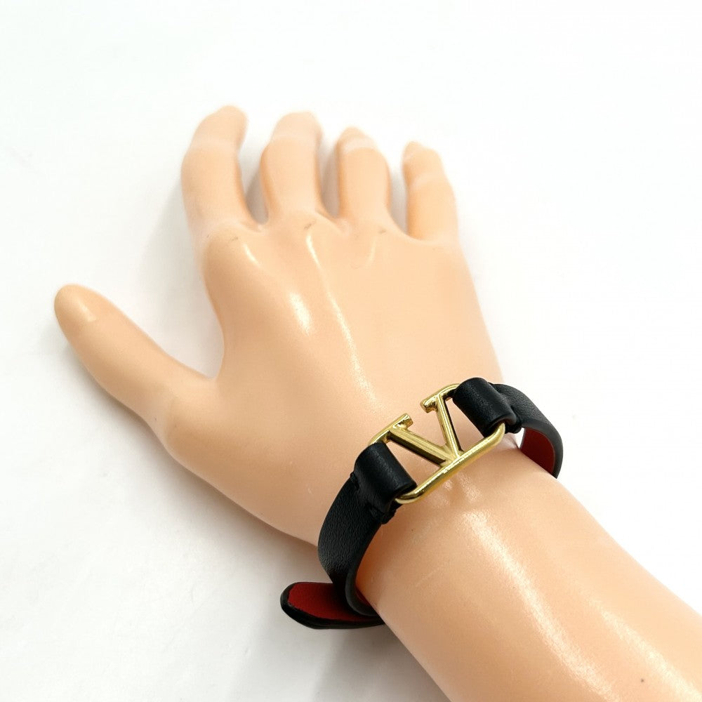 【開店SALE】 Valentino Garavani ヴァレンティノ・ガラヴァーニ ブレスレット Vロゴシグネチャー ベルト アクセサリー メンズ レディース 男女兼用 レザー ブラック 黒 レッド 赤 ゴールド金具 ユニセックス 約9.9g【中古品】