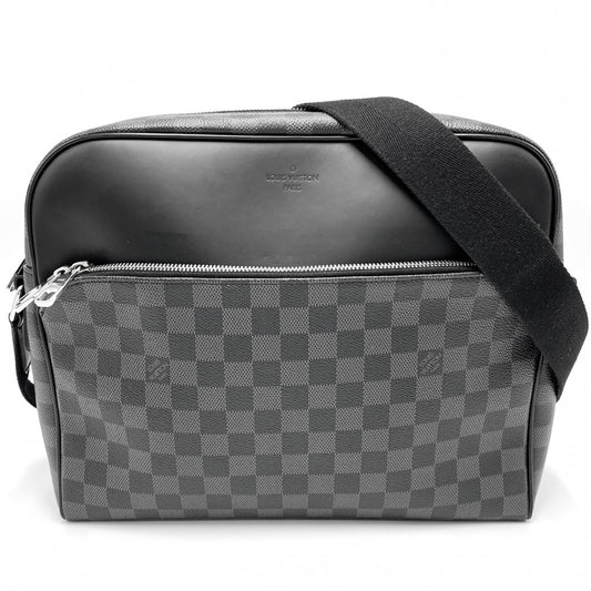 LOUIS VUITTON ルイヴィトン ショルダーバッグ デイトンMM N41409 ダミエグラフィットキャンバス ブラック 黒 グレー シルバー金具 メンズ【中古品】