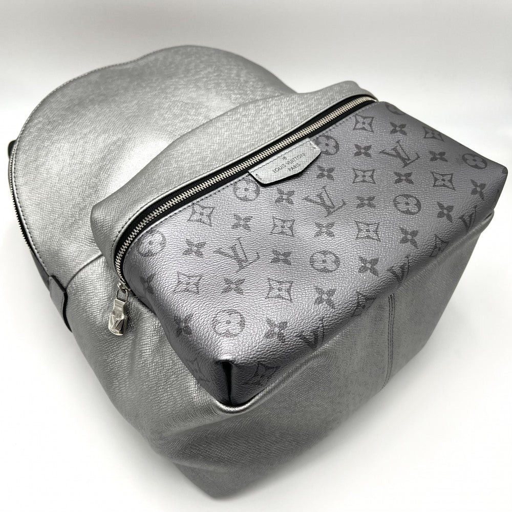 【開店SALE】 LOUIS VUITTON ルイヴィトン リュック モノグラムエクリプス ディスカバリーバックパックPM タイガ 大容量 通勤 通学 M30835 メタリックグレー シルバー金具 メンズ【中古品】