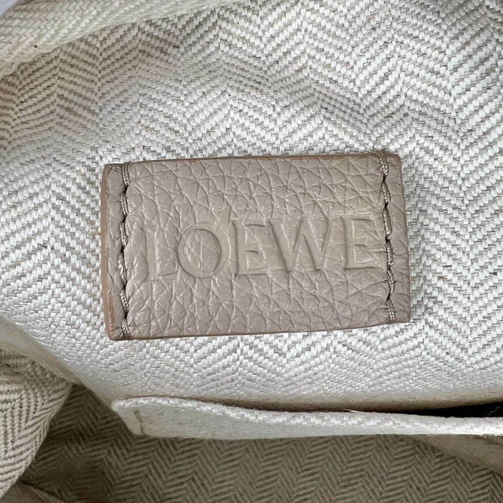 LOEWE ロエベ ショルダーバッグ アナグラム ミリタリー メッセンジャーバッグ XS レザー ベージュ シルバー金具 メンズ【中古品】