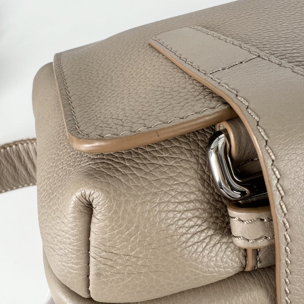 LOEWE ロエベ ショルダーバッグ アナグラム ミリタリー メッセンジャーバッグ XS レザー ベージュ シルバー金具 メンズ【中古品】