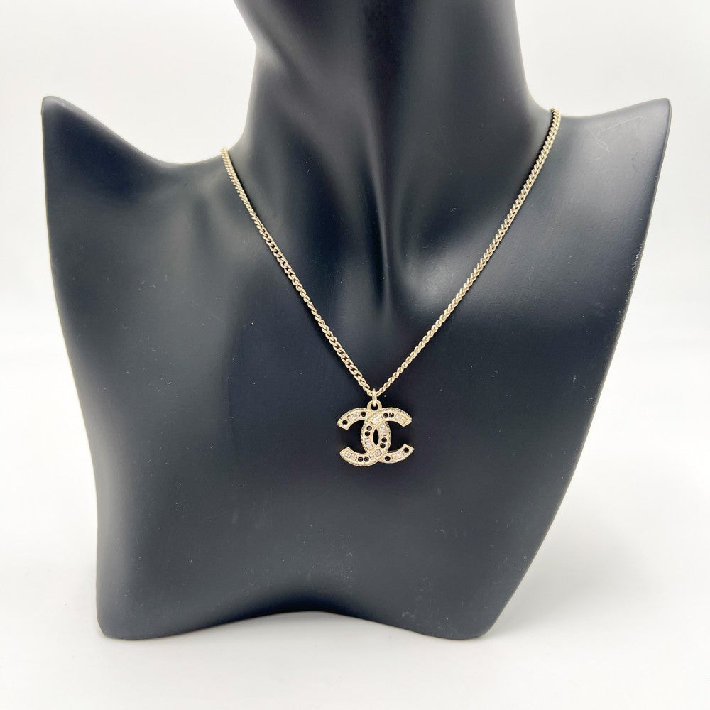 【開店SALE】 CHANEL シャネル ネックレス ココマーク ココ ゴールド ペンダント アクセサリー GP ラインストーン A15V レディース 約9.9g 2015年【中古品】