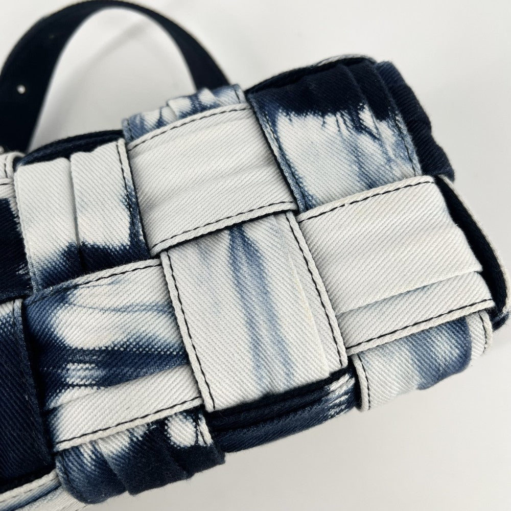BOTTEGAVENETA ボッテガヴェネタ ショルダーバッグ マキシイントレチャート スモール ブリック カセット デニム ネイビー 紺 ホワイト 白 ゴールド金具 レディース【中古品】