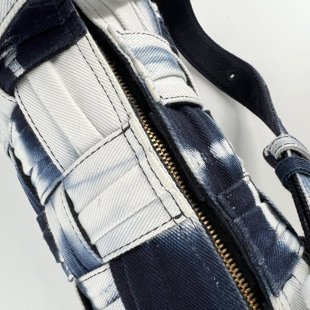 BOTTEGAVENETA ボッテガヴェネタ ショルダーバッグ マキシイントレチャート スモール ブリック カセット デニム ネイビー 紺 ホワイト 白 ゴールド金具 レディース【中古品】