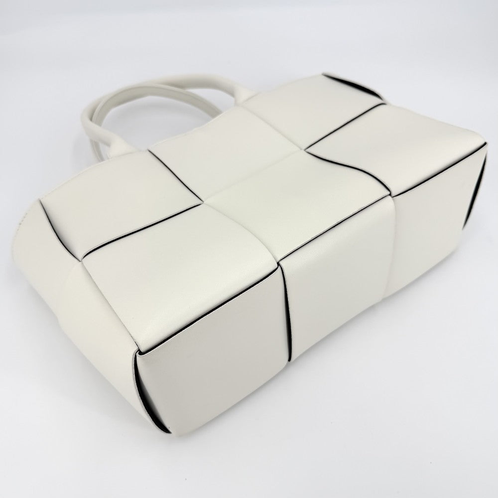 BOTTEGAVENETA ボッテガヴェネタ ハンドバッグ マキシイントレチャート スモール アルコトート トートバッグ ポーチ付き 652867 レザー ホワイト 白 ブラック 黒 シルバー金具 レディース【中古品】