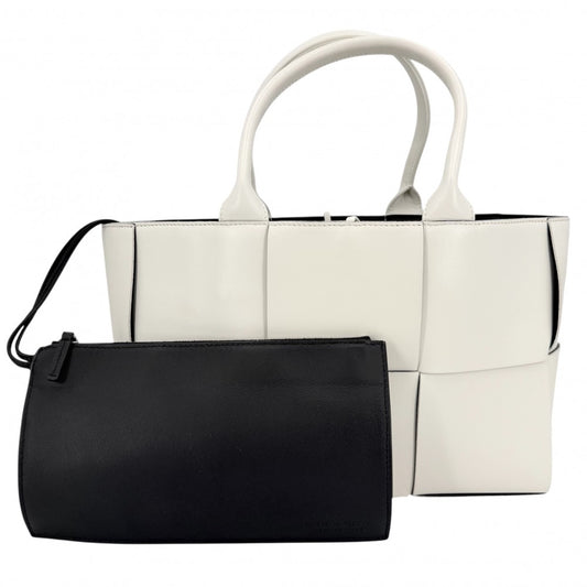 【開店SALE】 BOTTEGAVENETA ボッテガヴェネタ ハンドバッグ マキシイントレチャート スモール アルコトート トートバッグ ポーチ付き 652867 レザー ホワイト 白 ブラック 黒 シルバー金具 レディース【中古品】
