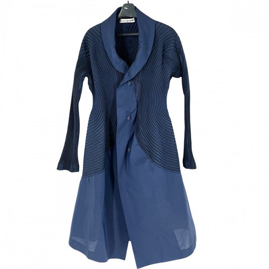 【秋物特集】 ISSEY MIYAKE イッセイミヤケ コート ストレッチプリーツ ジャケット風 トップス アパレル 服 サイズ2 ネイビー 紺 春 夏 秋 ポリエステル コットン ポリウレタン レディース【中古品】