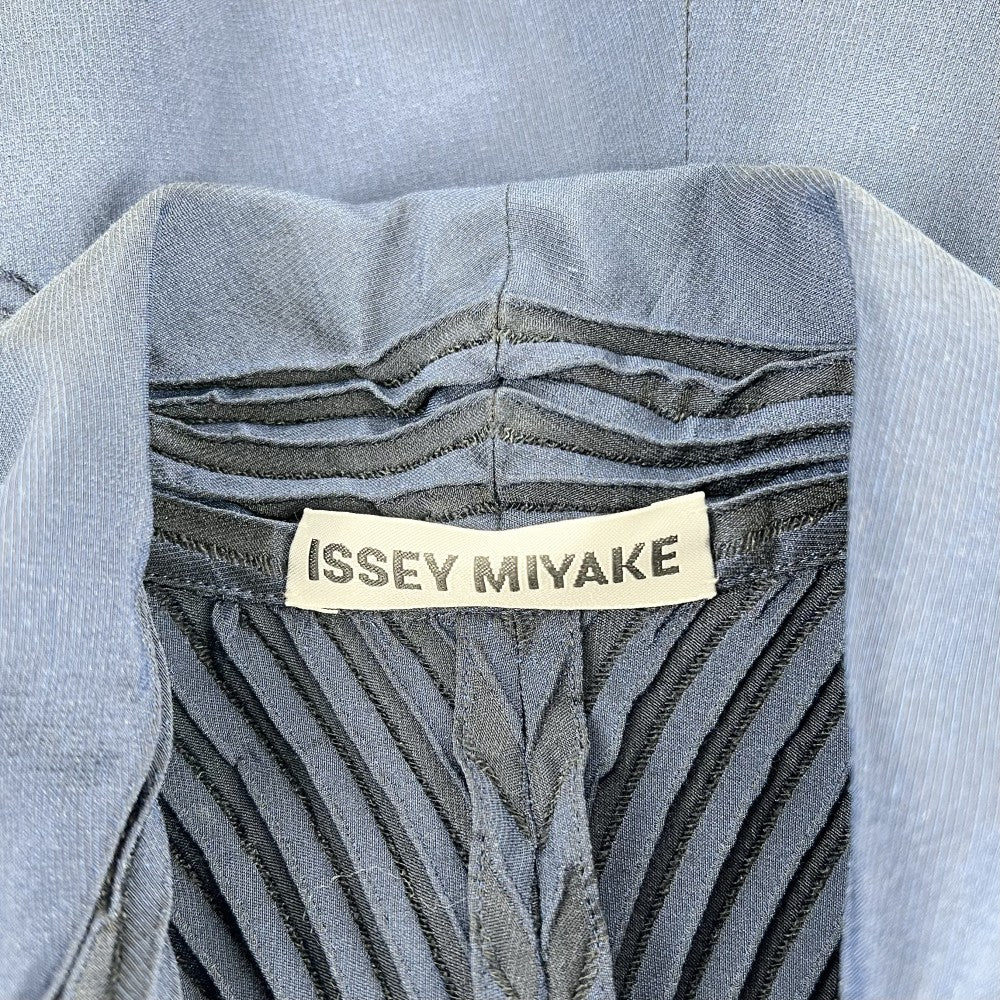 【開店SALE】 ISSEY MIYAKE イッセイミヤケ コート ストレッチプリーツ ジャケット風 トップス アパレル 服 サイズ2 ネイビー 紺 春 夏 秋 ポリエステル コットン ポリウレタン レディース【中古品】