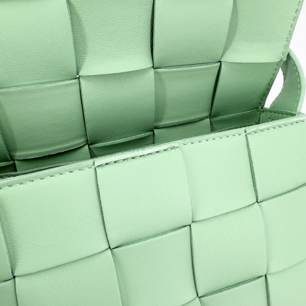 【開店SALE】 BOTTEGAVENETA ボッテガヴェネタ ショルダーバッグ マキシイントレチャート スモールカセット クロスボディバッグ ミニバッグ 730848 ラムスキン ライトグリーン ゴールド金具 レディース【中古品】