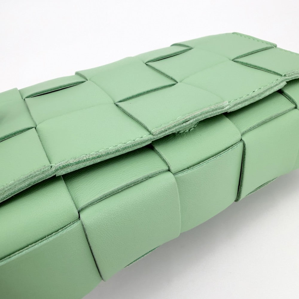 【開店SALE】 BOTTEGAVENETA ボッテガヴェネタ ショルダーバッグ マキシイントレチャート スモールカセット クロスボディバッグ ミニバッグ 730848 ラムスキン ライトグリーン ゴールド金具 レディース【中古品】
