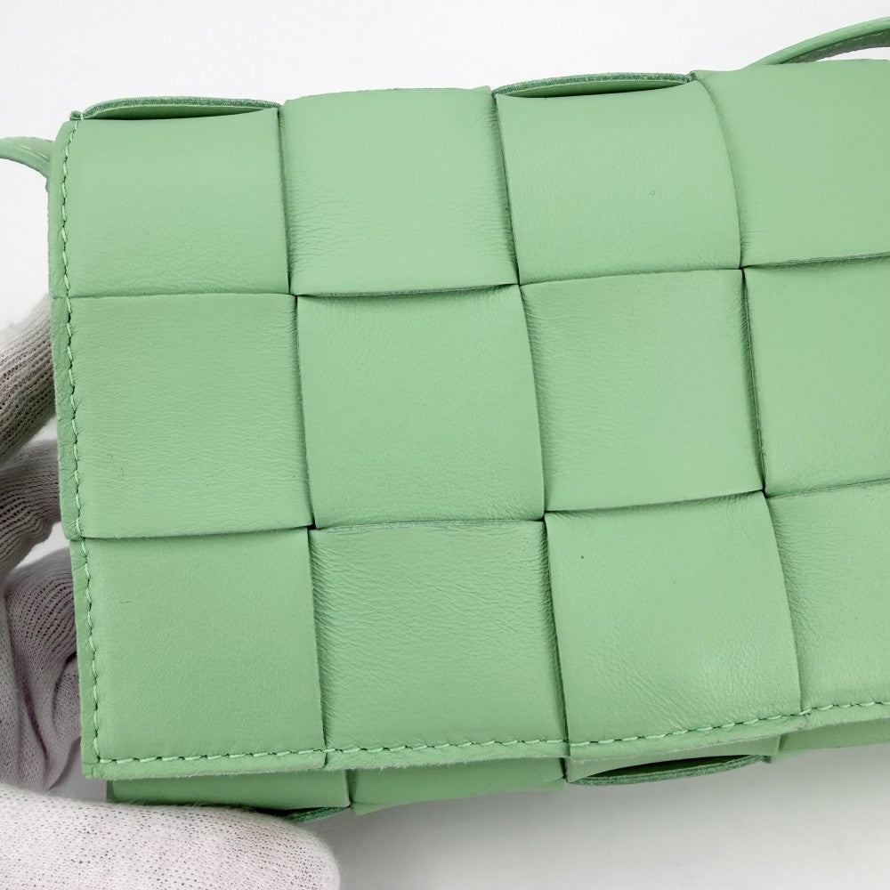 【開店SALE】 BOTTEGAVENETA ボッテガヴェネタ ショルダーバッグ マキシイントレチャート スモールカセット クロスボディバッグ ミニバッグ 730848 ラムスキン ライトグリーン ゴールド金具 レディース【中古品】
