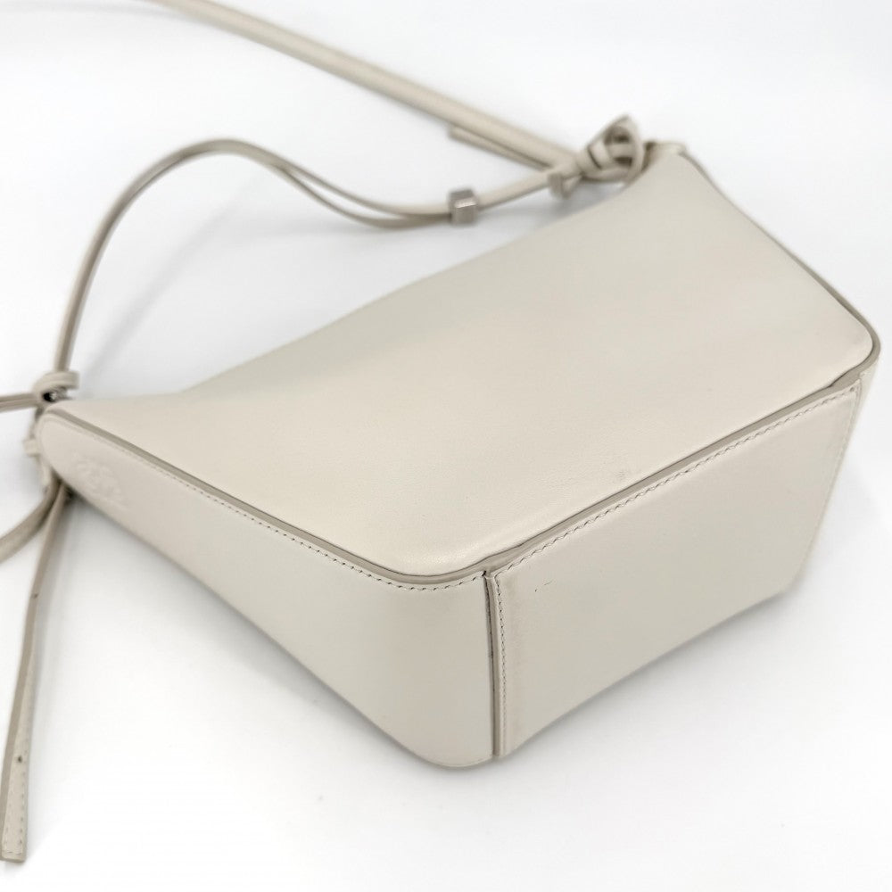 【開店SALE】 LOEWE ロエベ 2WAY アナグラム ハンモック ホーボーバッグミニ ハンドバッグ ショルダーバッグ A538G13X01 レザー ソフトホワイト ゴールド金具 レディース【中古品】