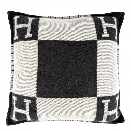 【開店SALE】 HERMES エルメス 雑貨 クッション アヴァロンPM Hロゴ インテリア メンズ レディース ウール カシミヤ ダークグレー ホワイト 白 ユニセックス【中古品】