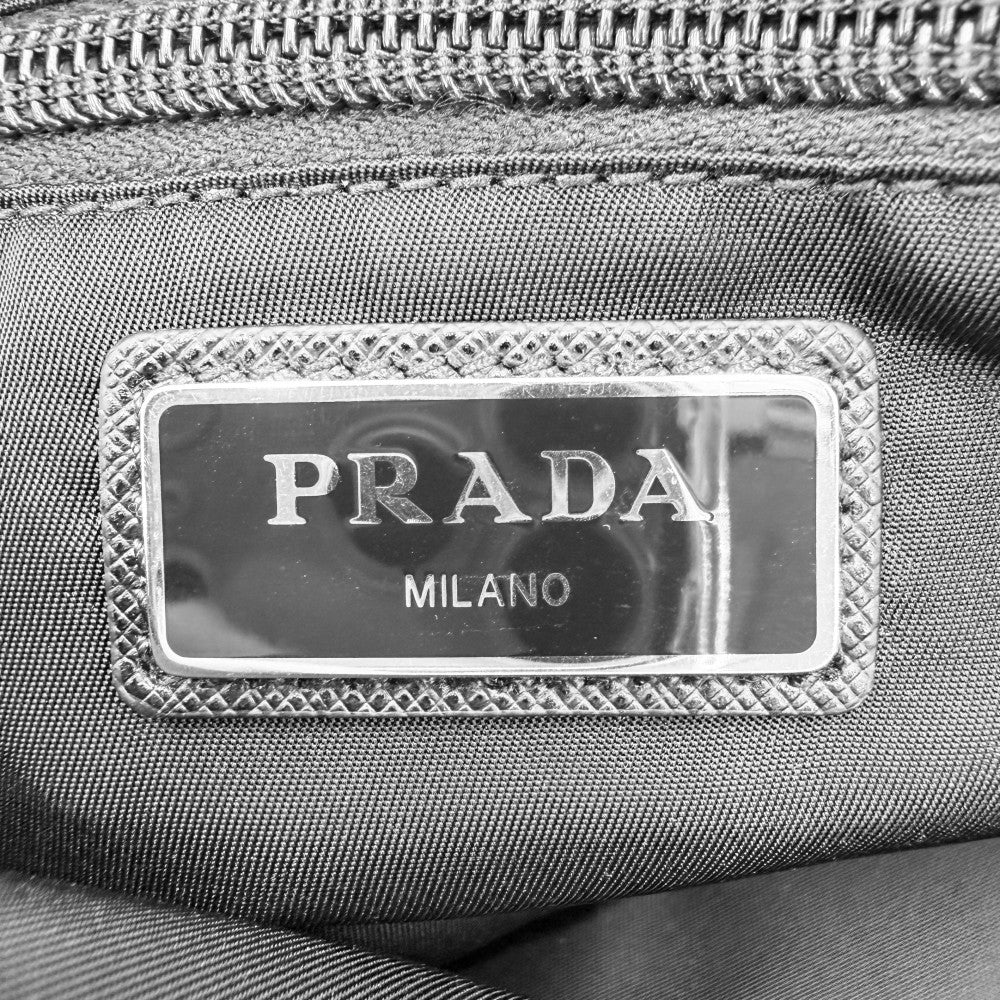 PRADA プラダ ボディバッグ ウエストバッグ トライアングルロゴ Re-Nylon ナイロン レザー ブラック 黒 シルバー金具 ユニセックス【中古品】