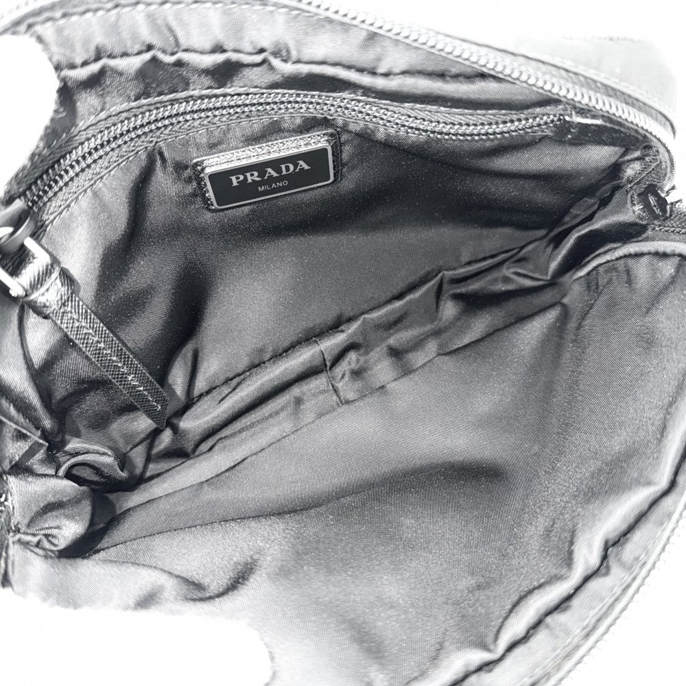 PRADA プラダ ボディバッグ ウエストバッグ トライアングルロゴ Re-Nylon ナイロン レザー ブラック 黒 シルバー金具 ユニセックス【中古品】