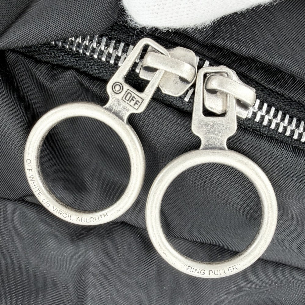 OFF-WHITE オフホワイト リュック アローイージー バックパック OMNB019E20FAB001 ナイロン ブラック 黒 ホワイト 白 シルバー金具 メンズ【中古品】