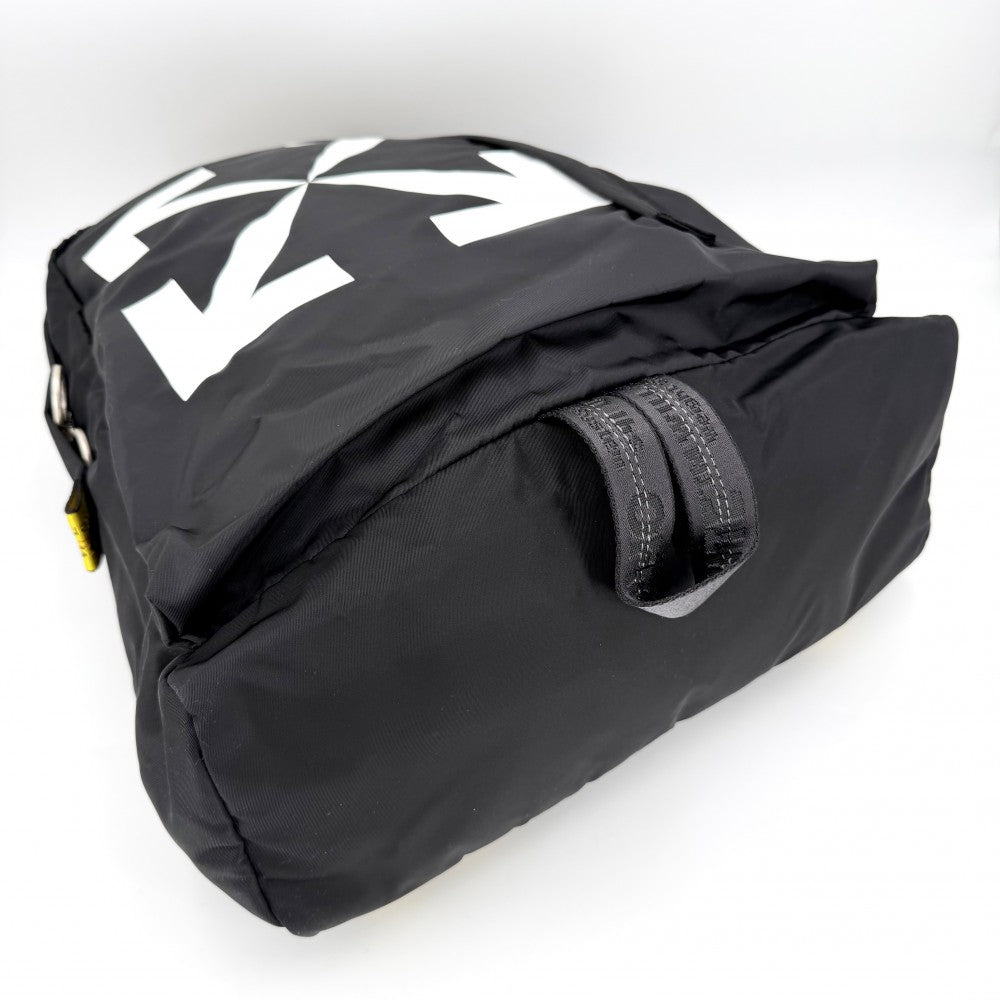 OFF-WHITE オフホワイト リュック アローイージー バックパック OMNB019E20FAB001 ナイロン ブラック 黒 ホワイト 白 シルバー金具 メンズ【中古品】
