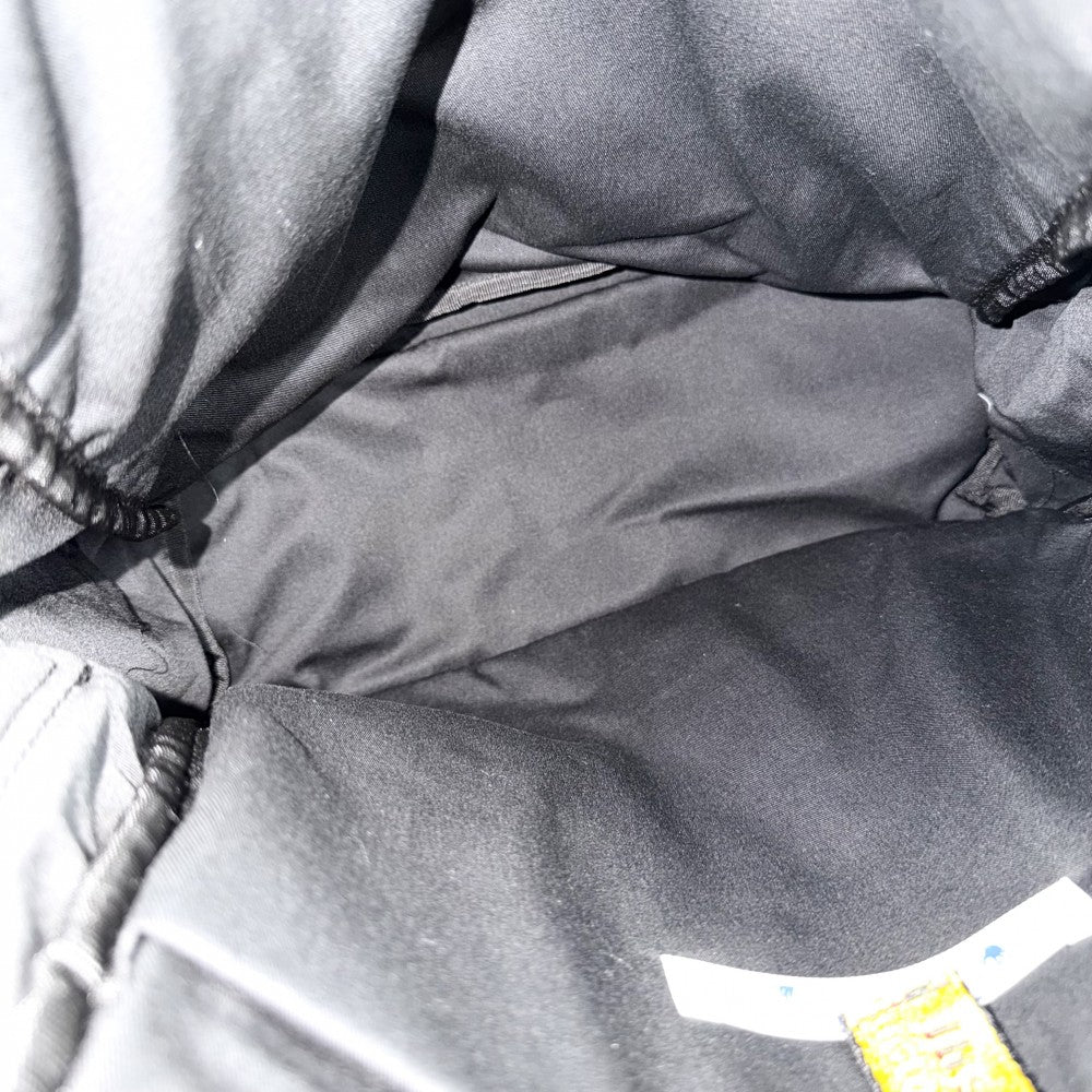 OFF-WHITE オフホワイト リュック アローイージー バックパック OMNB019E20FAB001 ナイロン ブラック 黒 ホワイト 白 シルバー金具 メンズ【中古品】