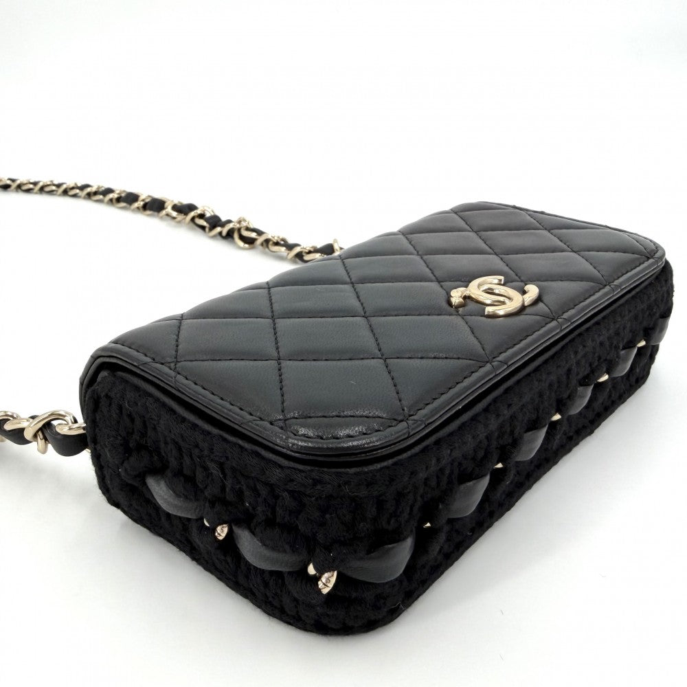 CHANEL シャネル ショルダーバッグ マトラッセ フラップフォンケース チェーンショルダー ニット ココマーク ラムスキン ブラック 黒 ゴールド金具 レディース【中古品】