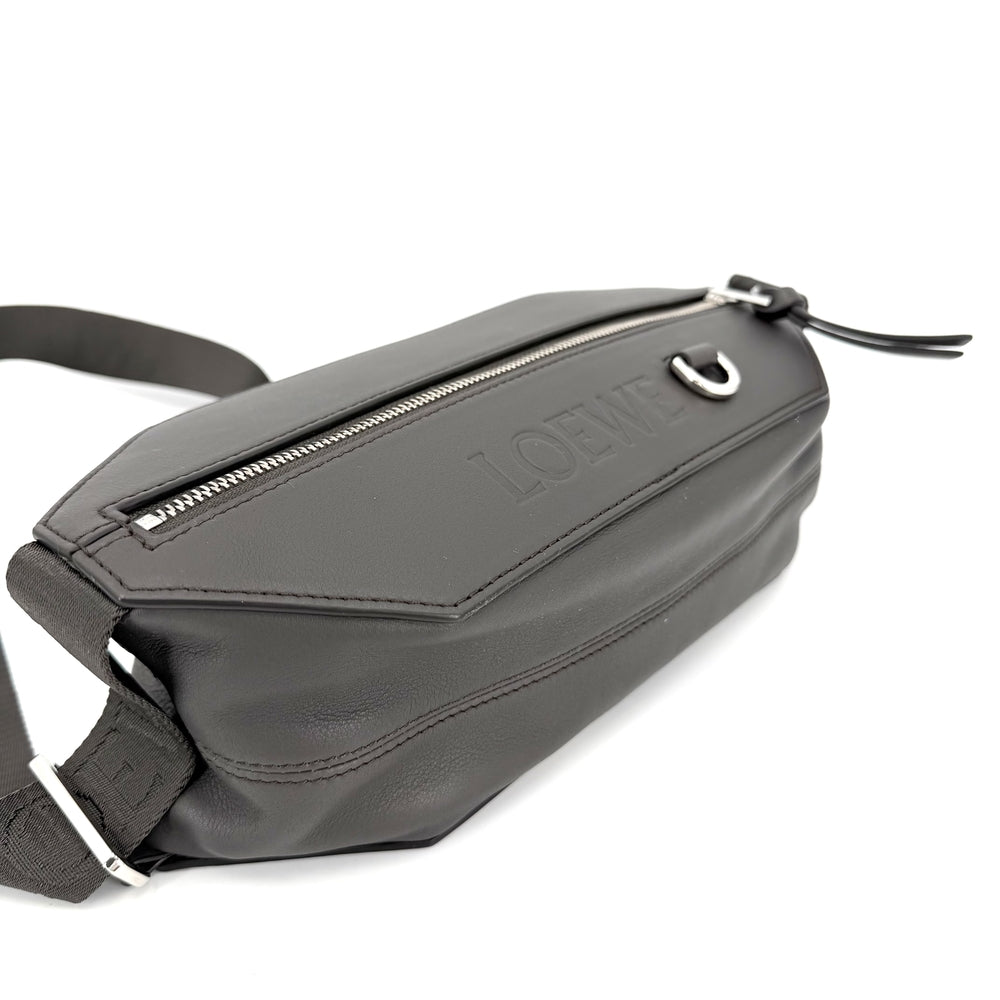 LOEWE ロエベ ボディバッグ コンバーチブル スリングバッグ レザー ダークグレー シルバー金具 メンズ【中古品】
