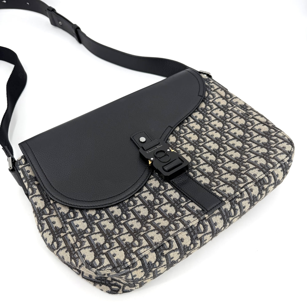 Christian Dior クリスチャンディオール ショルダーバッグ オブリーク Saddle フラップ付きメッセンジャーバッグ ミディアム レザー キャンバス ブラック 黒 ベージュ シルバー金具 メンズ【中古品】
