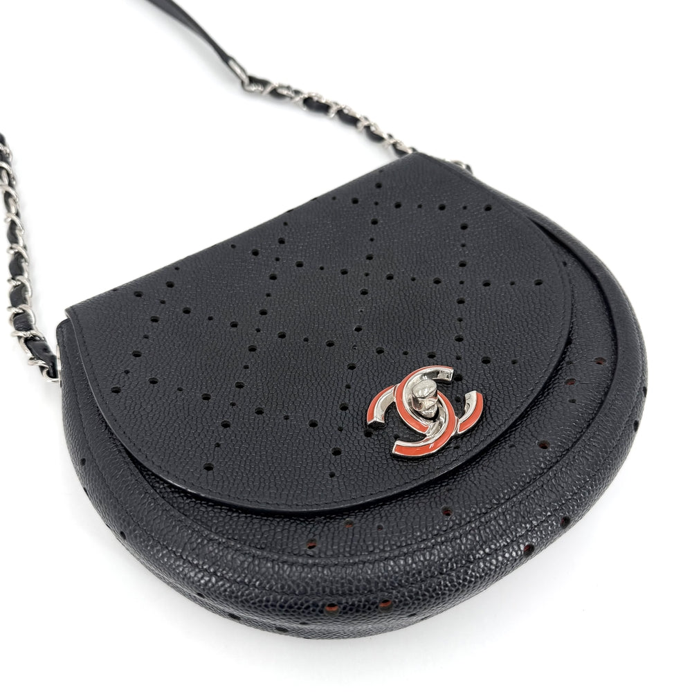 CHANEL シャネル ショルダーバッグ パンチング チェーンショルダー ココマーク レザー ブラック 黒 オレンジ シルバー×オレンジ金具 レディース【中古品】