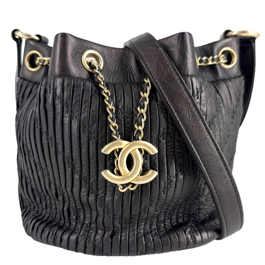 CHANEL シャネル ショルダーバッグ ココマーク ココ・プリーツ Vステッチ レザー ブラック 黒 ゴールド金具 レディース【中古品】