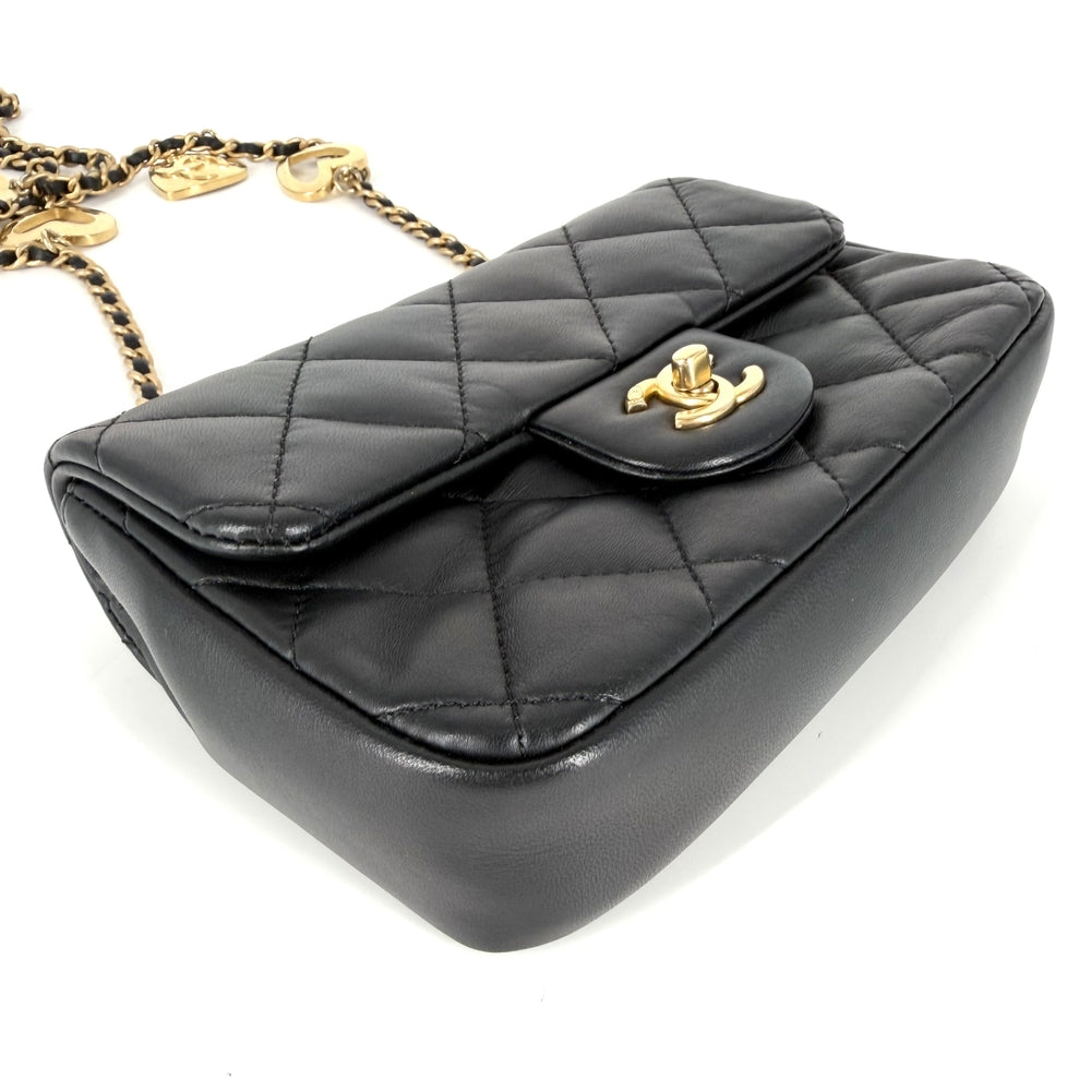 CHANEL シャネル ショルダーバッグ ハートチャーム ミニマトラッセ チェーンショルダー ターンロック Mini Matelasse ココマーク ラムスキン ブラック 黒 ゴールド金具 レディース【中古品】