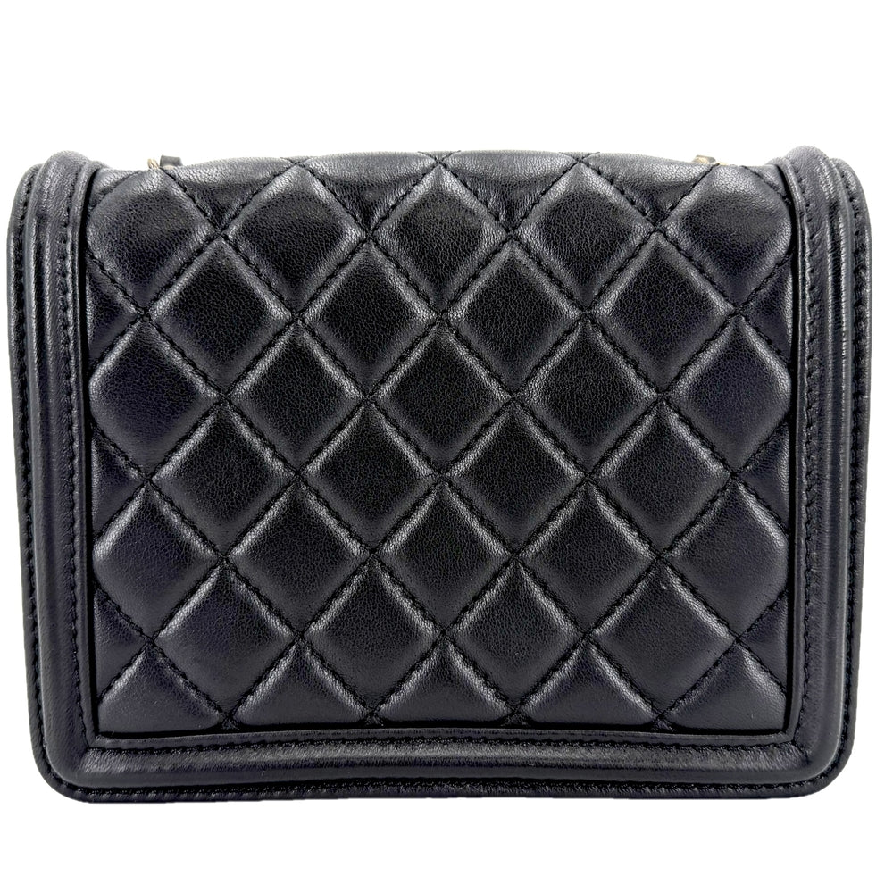 CHANEL シャネル ショルダーバッグ マトラッセ ボーイブリック チェーンショルダー ココマーク ラムスキン ブラック 黒 マットゴールド金具 レディース【中古品】