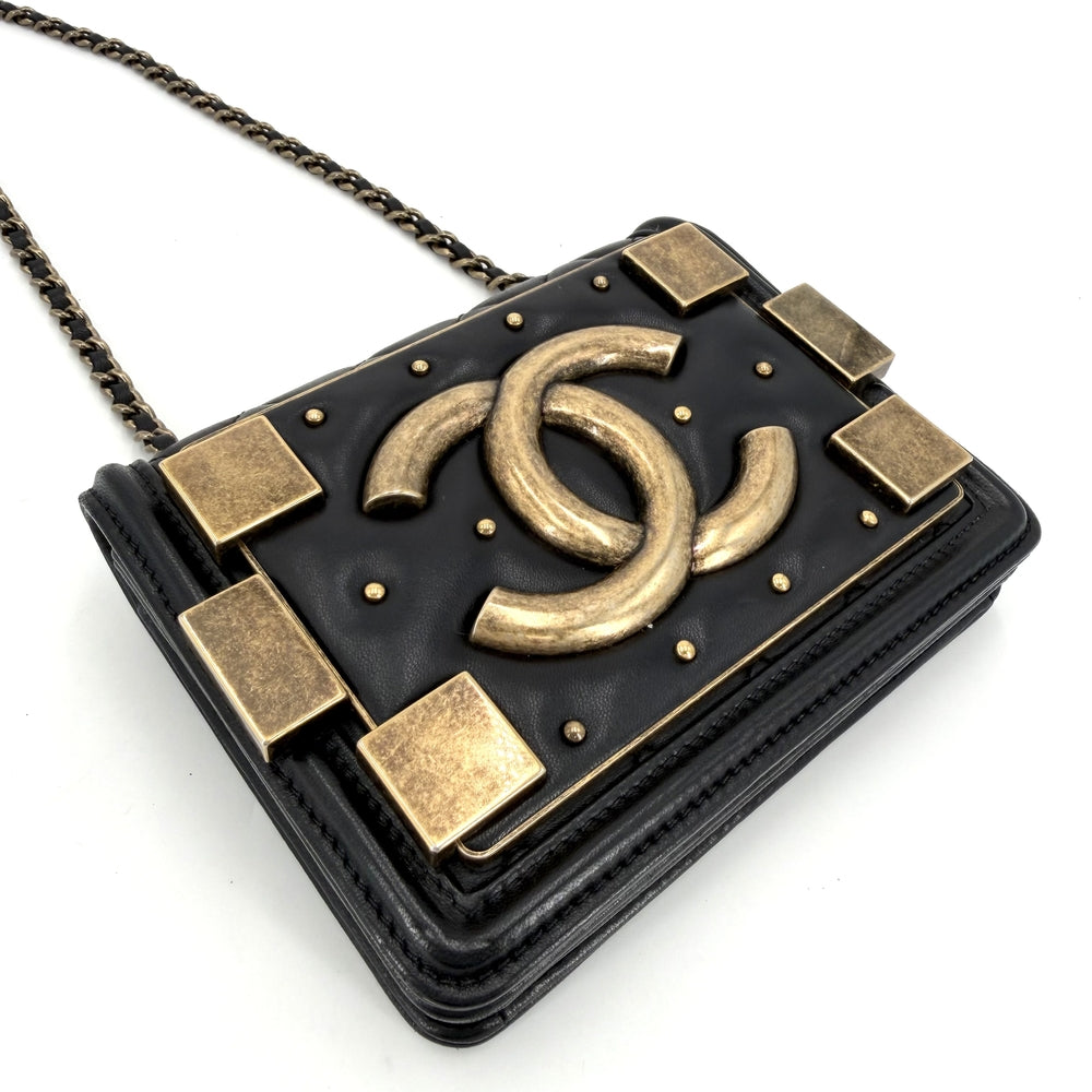 CHANEL シャネル ショルダーバッグ マトラッセ ボーイブリック チェーンショルダー ココマーク ラムスキン ブラック 黒 マットゴールド金具 レディース【中古品】
