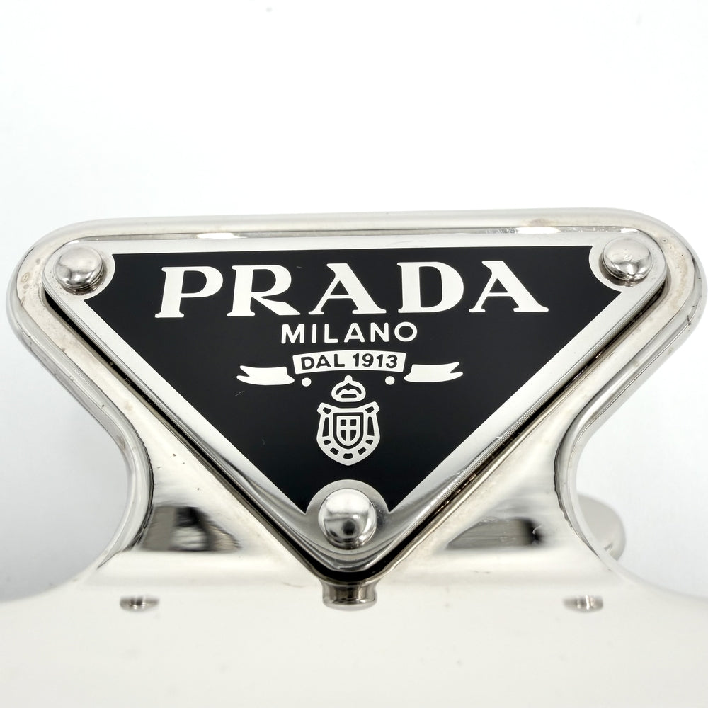 PRADA プラダ ヘアアクセサリー ヘアクリップ トライアングルロゴ トライアングルロゴ 小物 シルバー レディース【中古品】
