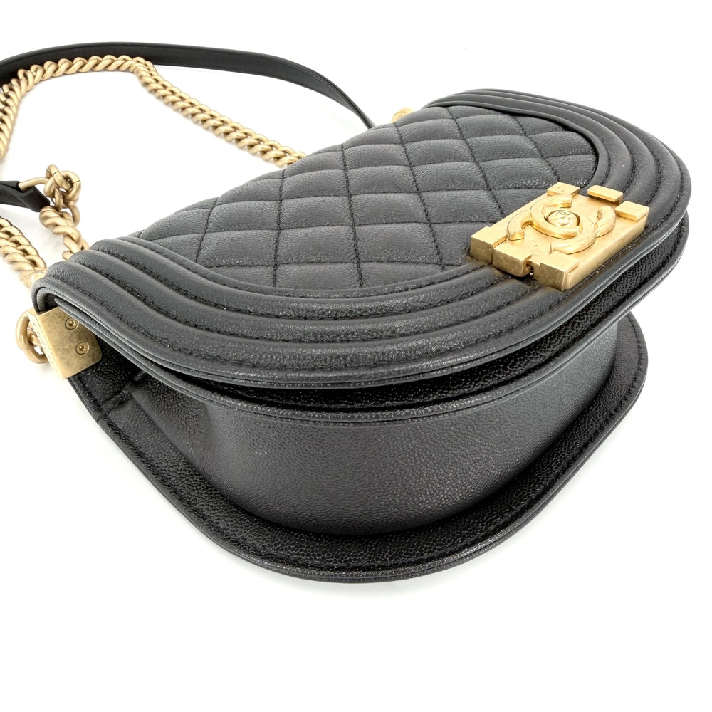 CHANEL シャネル ショルダーバッグ マトラッセ ハーフムーン ポシェット ココマーク ボーイシャネル キャビアスキン ブラック 黒 アンティークゴールド金具 レディース【中古品】