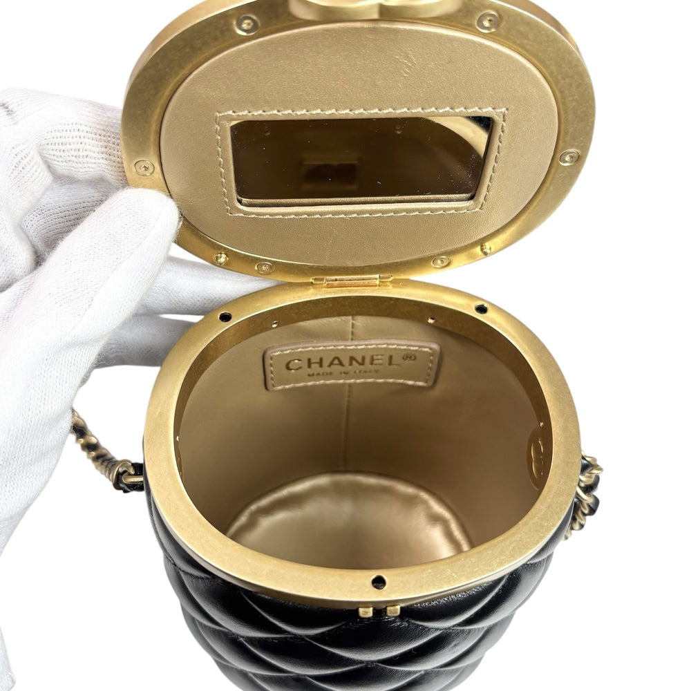 CHANEL シャネル ショルダーバッグ ミニバッグ マトラッセ チェーンショルダー Matelasse ココマーク ラムスキン ブラック 黒 ゴールド金具 レディース【中古品】