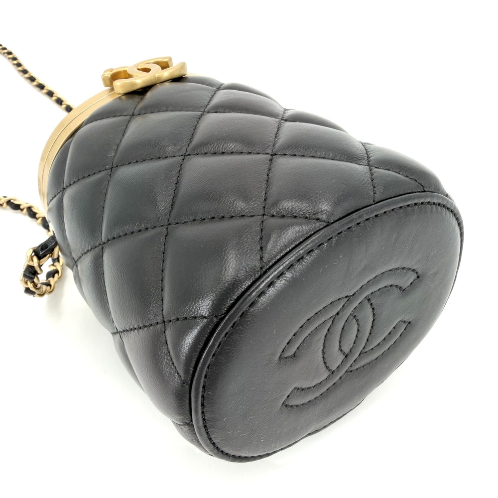CHANEL シャネル ショルダーバッグ ミニバッグ マトラッセ チェーンショルダー Matelasse ココマーク ラムスキン ブラック 黒 ゴールド金具 レディース【中古品】