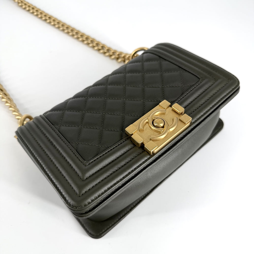 CHANEL シャネル ショルダーバッグ マトラッセ ボーイシャネル20 ココマーク BOY CHANEL ラムスキン カーキ マットゴールド金具 レディース【中古品】