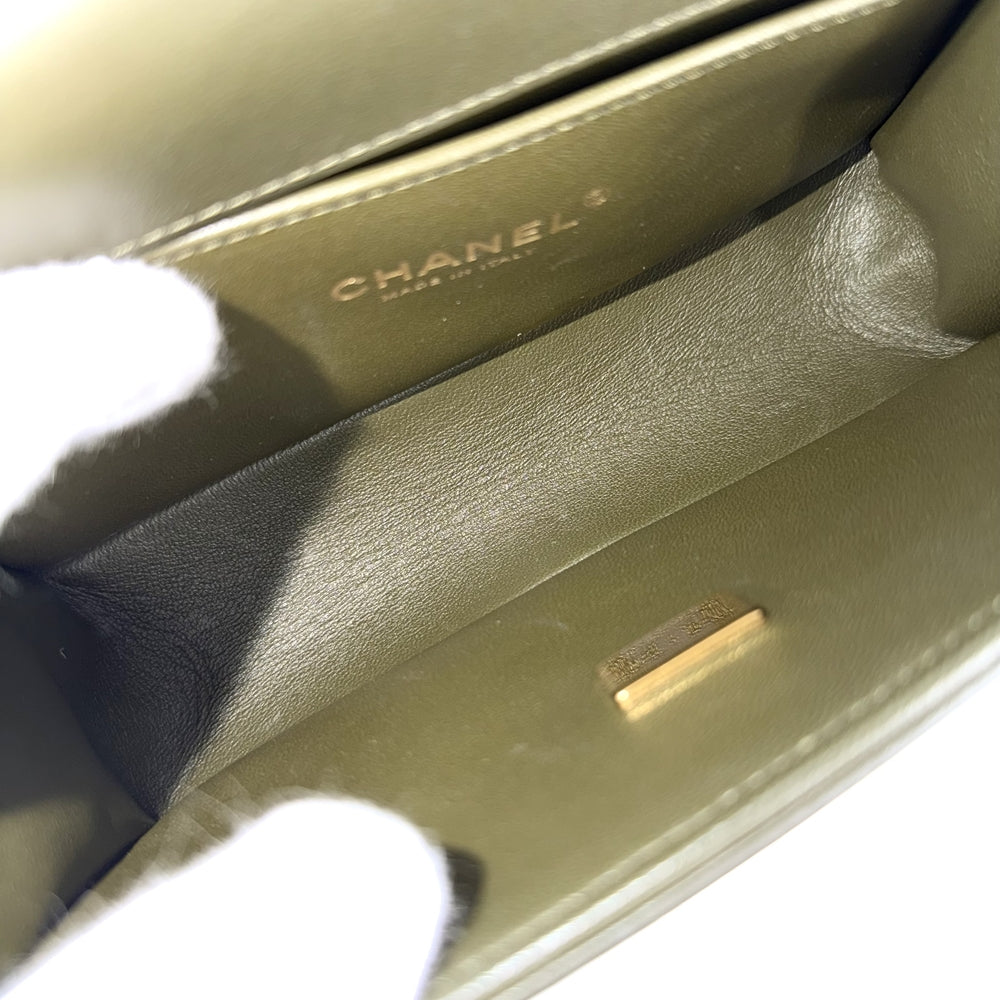 CHANEL シャネル ショルダーバッグ マトラッセ ボーイシャネル20 ココマーク BOY CHANEL ラムスキン カーキ マットゴールド金具 レディース【中古品】
