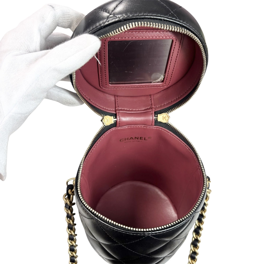 CHANEL シャネル ショルダーバッグ ロゴ マトラッセ チェーンショルダー バニティバッグ Matelasse ココマーク ラムスキン ブラック 黒 ゴールド金具 レディース【中古品】