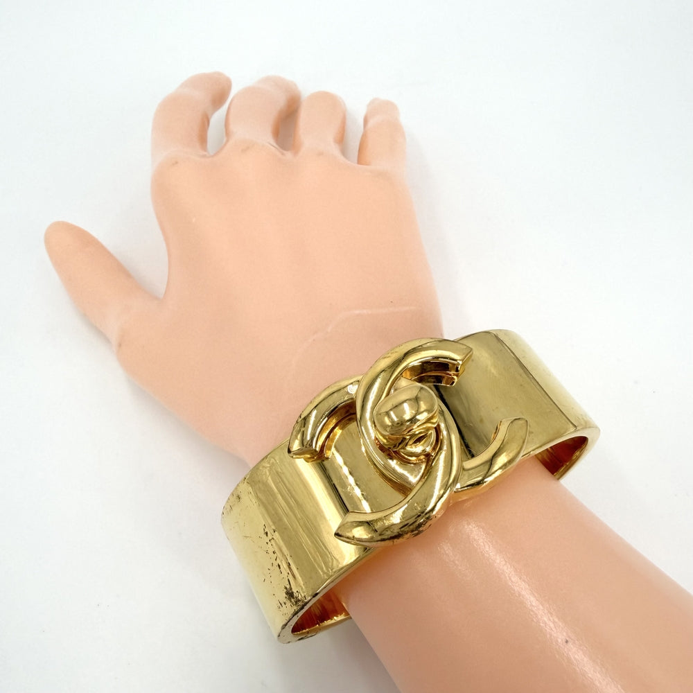 CHANEL シャネル バングル ブレスレット ココマーク アクセサリー ヴィンテージ ターンロック GP 97A ゴールド レディース 約113.3g 1997年【中古品】