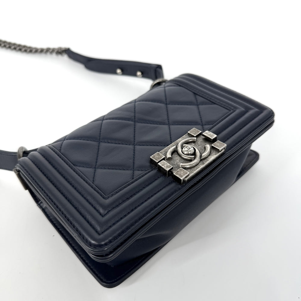 CHANEL シャネル ショルダーバッグ マトラッセ ボーイシャネル ラムスキン ネイビー 紺 シルバー金具 レディース【中古品】