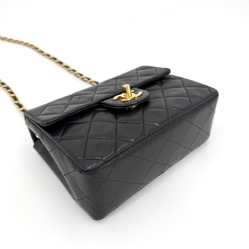 CHANEL シャネル ショルダーバッグ ミニマトラッセ チェーン ターンロック Mini Matelasse ココマーク ラムスキン ブラック 黒 ゴールド金具 レディース【中古品】