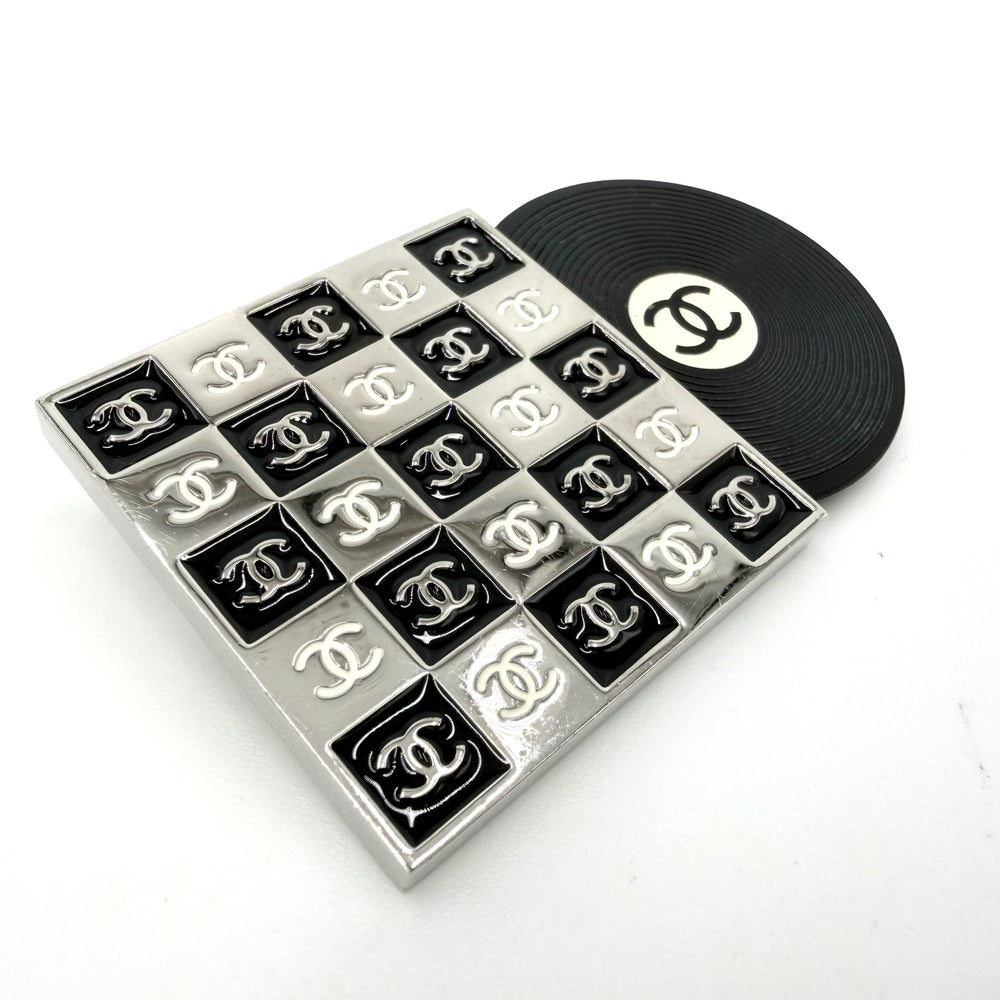 CHANEL シャネル ブローチ ココマーク アクセサリー レコードモチーフ 04P シルバー ブラック 黒 レディース 約40.7g 2004年【中古品】