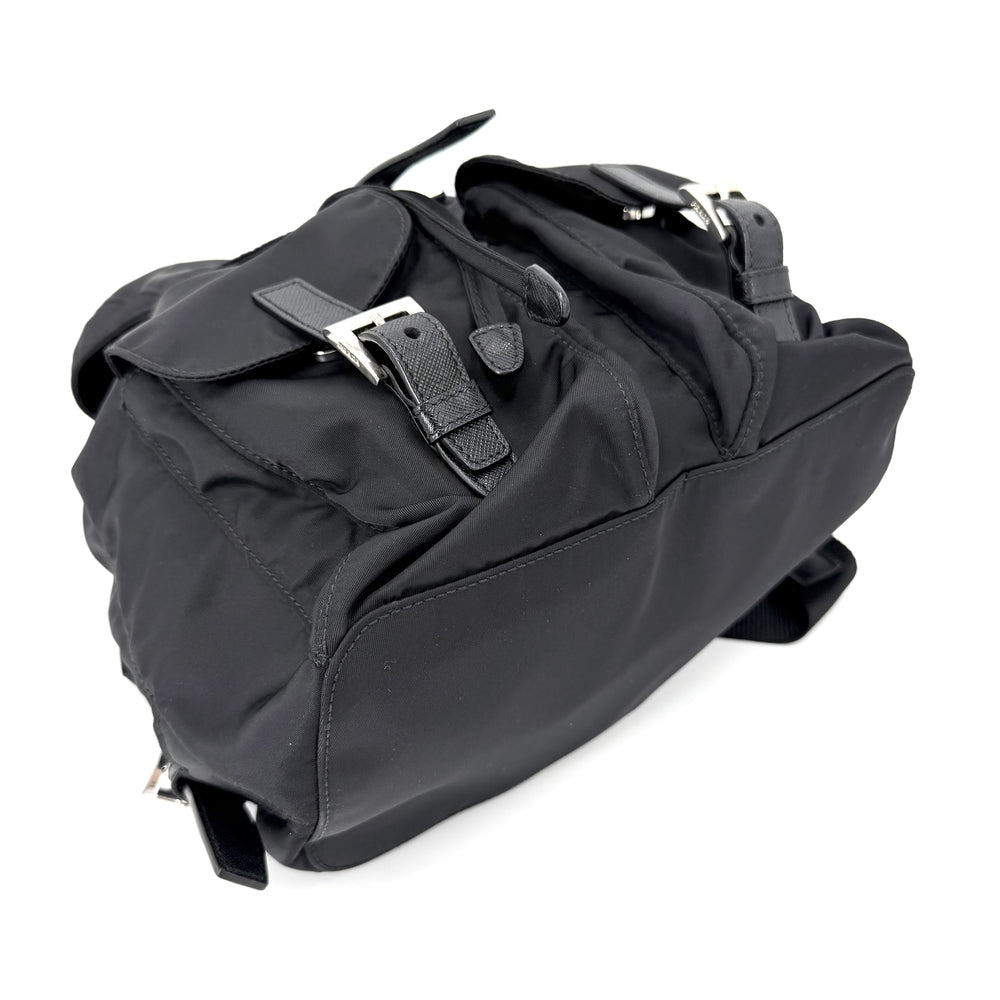 PRADA プラダ リュック トライアングルロゴ バックパック メンズ レディース 1BZ677 ナイロン ブラック 黒 シルバー金具 ユニセックス【中古品】