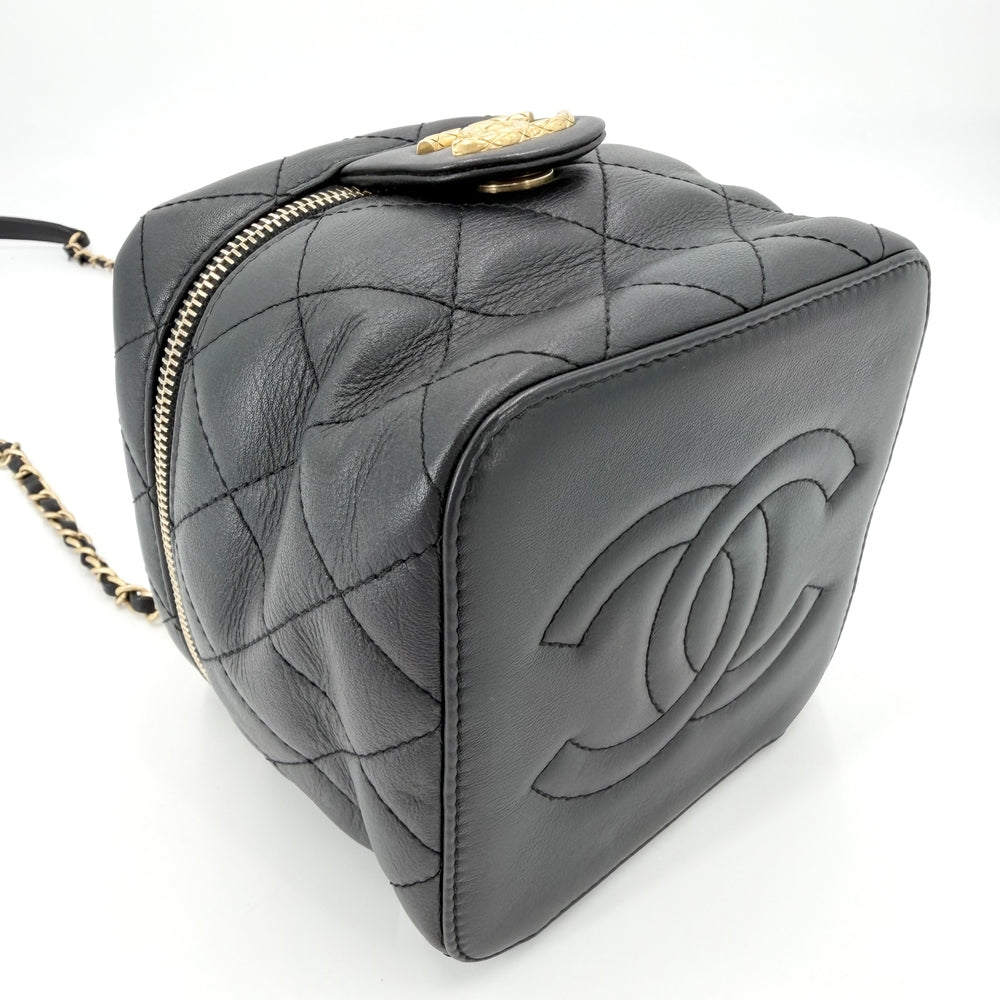 CHANEL シャネル 2WAY マトラッセ ココマーク ミニハンドバッグ チェーンショルダーバッグ スモールバニティ レザー ブラック 黒 アンティークゴールド金具 レディース【中古品】