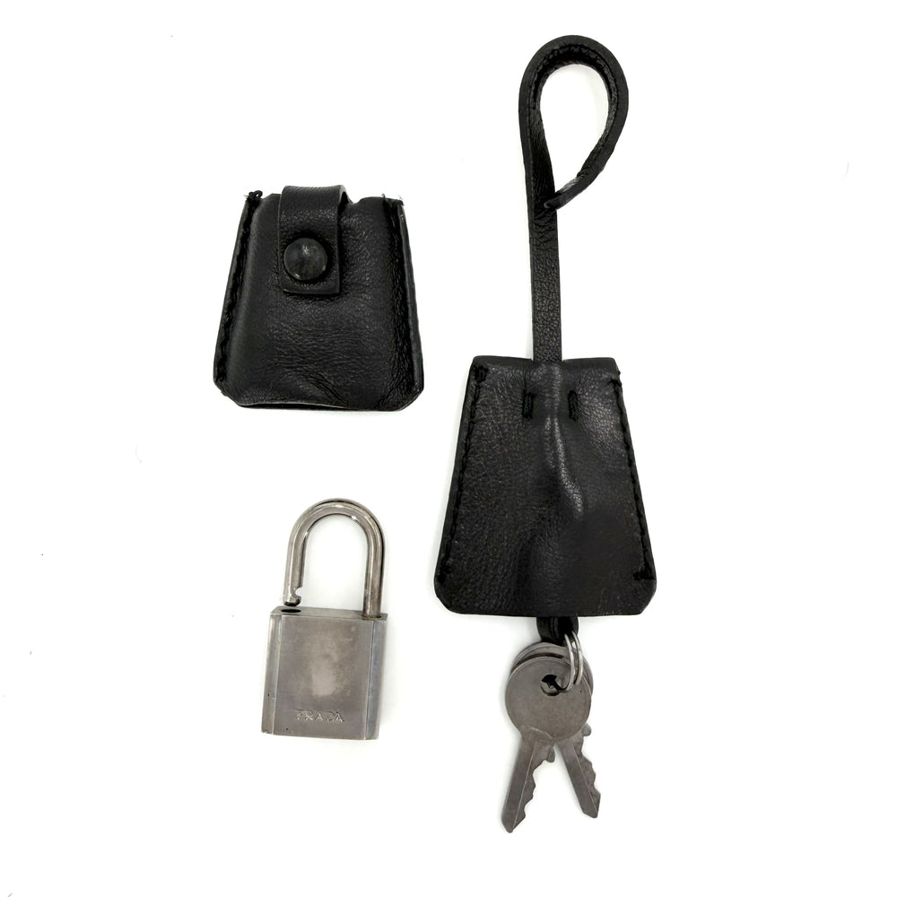 PRADA プラダ ハンドバッグ トライアングルロゴ フェイクファー ブラック 黒 シルバー金具 レディース【中古品】