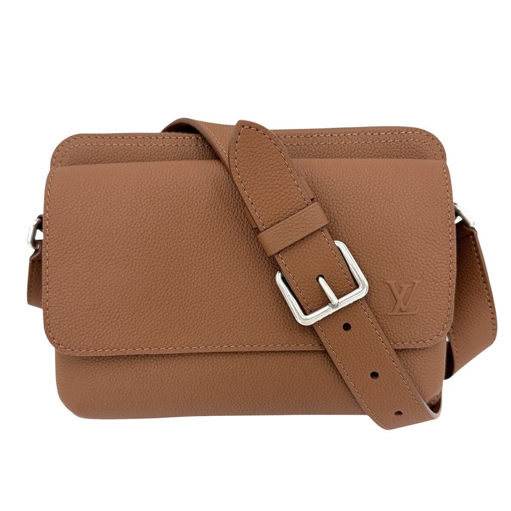 LOUIS VUITTON ルイヴィトン ショルダーバッグ LVアエログラム ボーディング･メッセンジャー M25981 レザー ブラウン 茶 シルバー金具 メンズ【中古品】