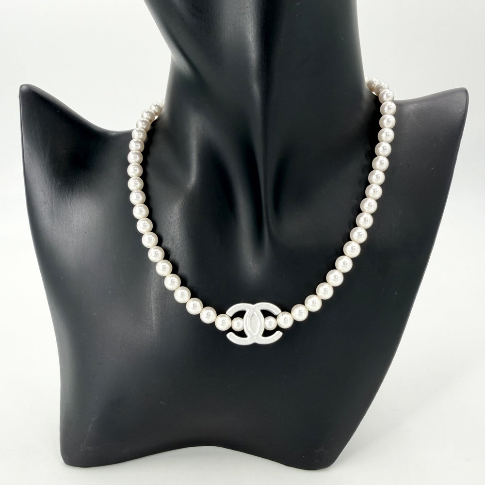 CHANEL シャネル ネックレス ココマーク チョーカー フェイクパール B25C ホワイト 白 シルバー金具 レディース 約23.6g 2025年【中古品】