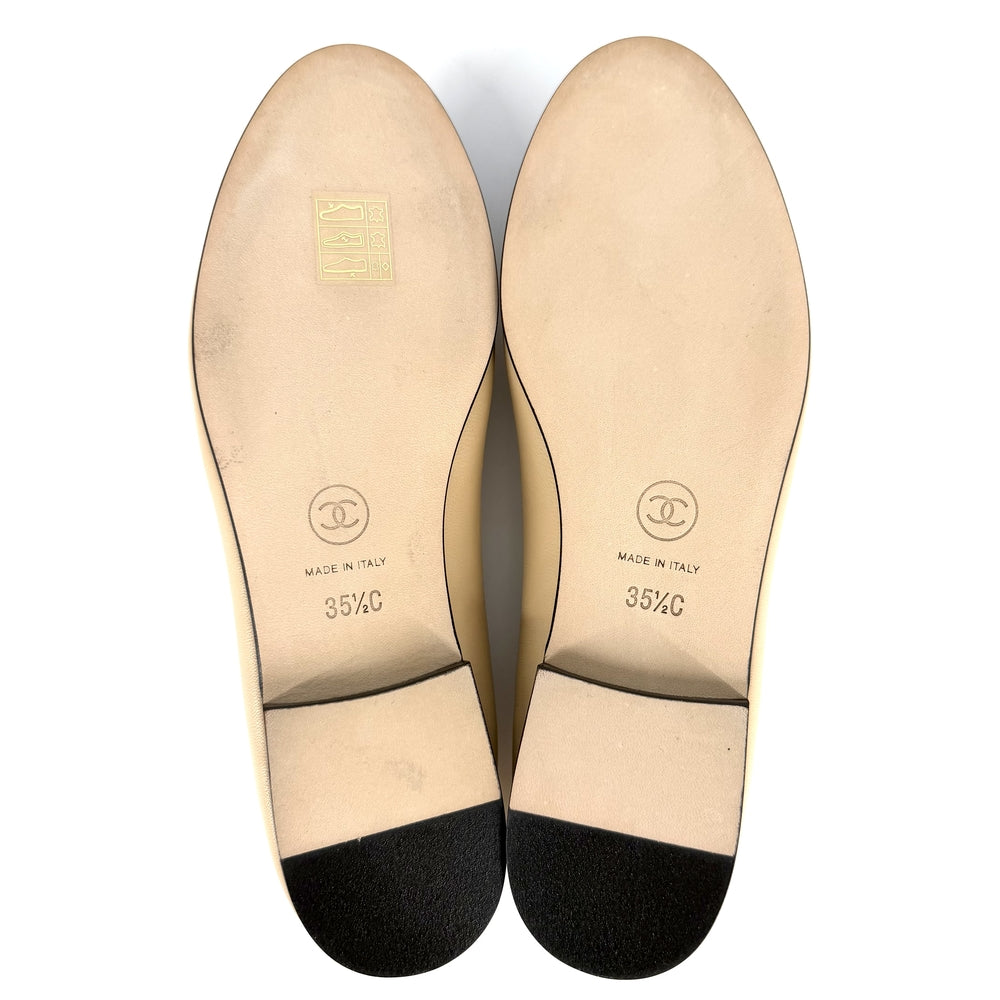 CHANEL シャネル パンプス バレリーナ バイカラー バレエシューズ フラットシューズ 靴 ココマーク リボン 35 1/2サイズ 約22.5cm G02819 オールシーズン レザー ベージュ ブラック 黒 レディース【中古品】