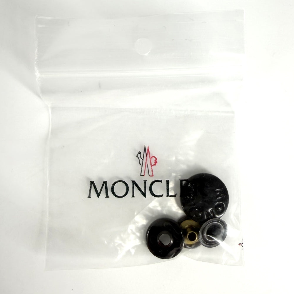 MONCLER モンクレール ダウンジャケット MOKA GIUBBOTTO ダウンコート アウター ロング アパレル 服 C20934981705 ブラック 黒 ブラック金具 冬 ナイロン レディース【中古品】