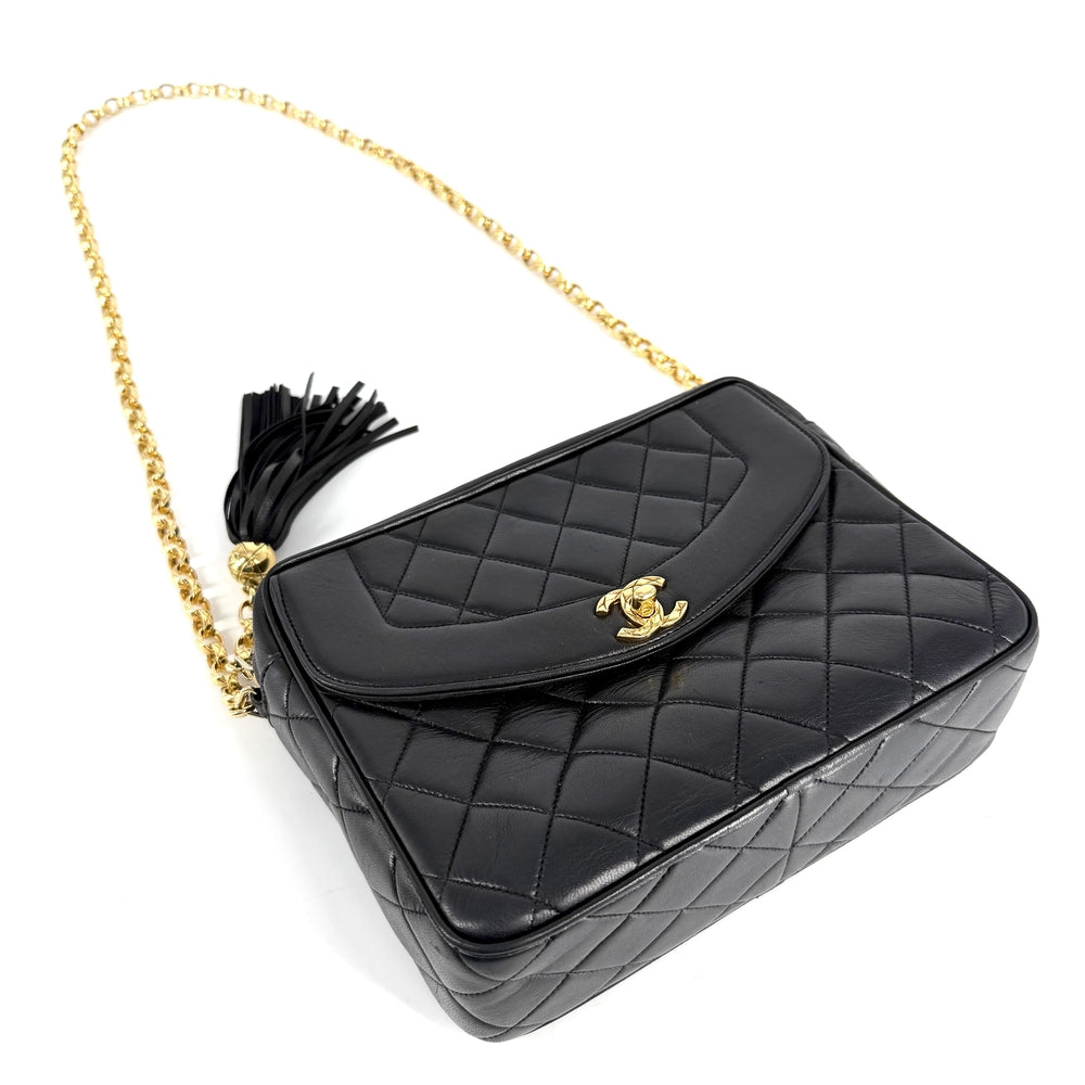 CHANEL シャネル ショルダーバッグ マトラッセ ダイアナフラップ タッセル ココマーク ターンロック ラムスキン ブラック 黒 ゴールド金具 レディース【中古品】