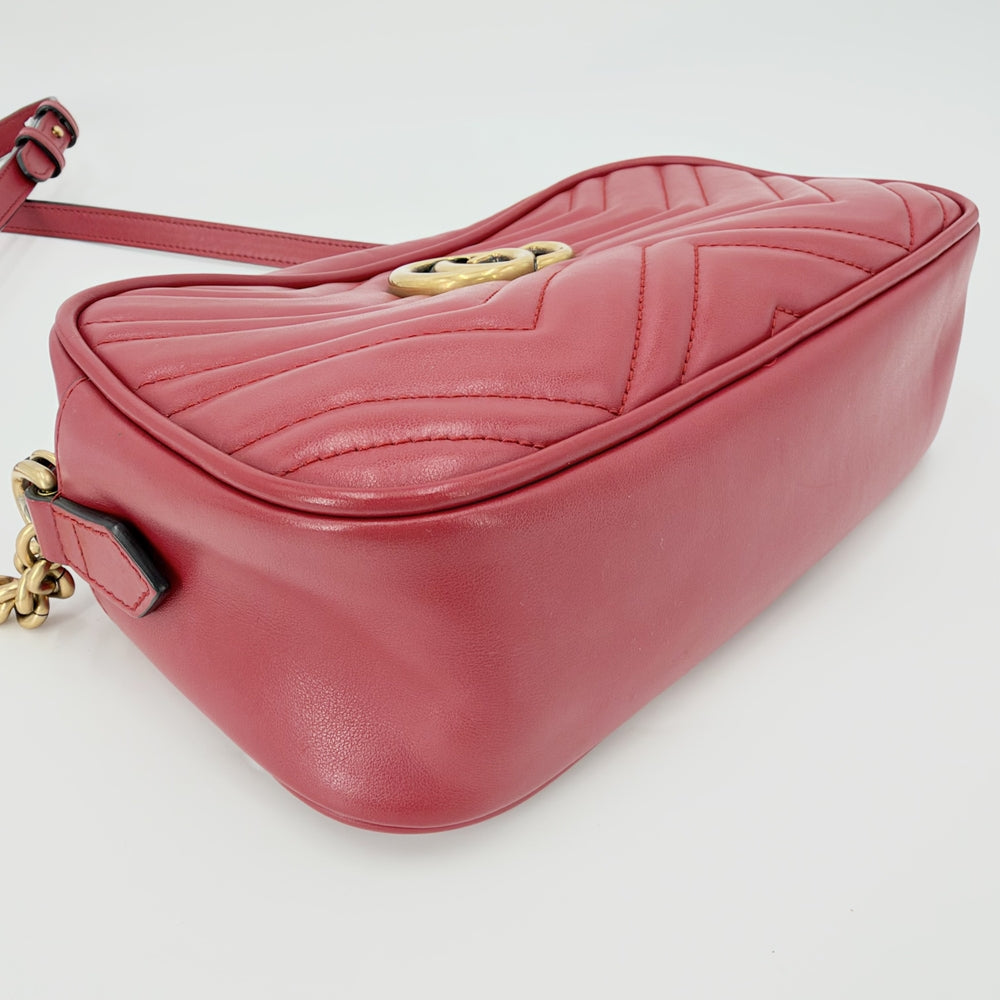 GUCCI グッチ ショルダーバッグ GGマーモント キルティング チェーンショルダー 447632 レザー レッド 赤 ゴールド金具 レディース【中古品】